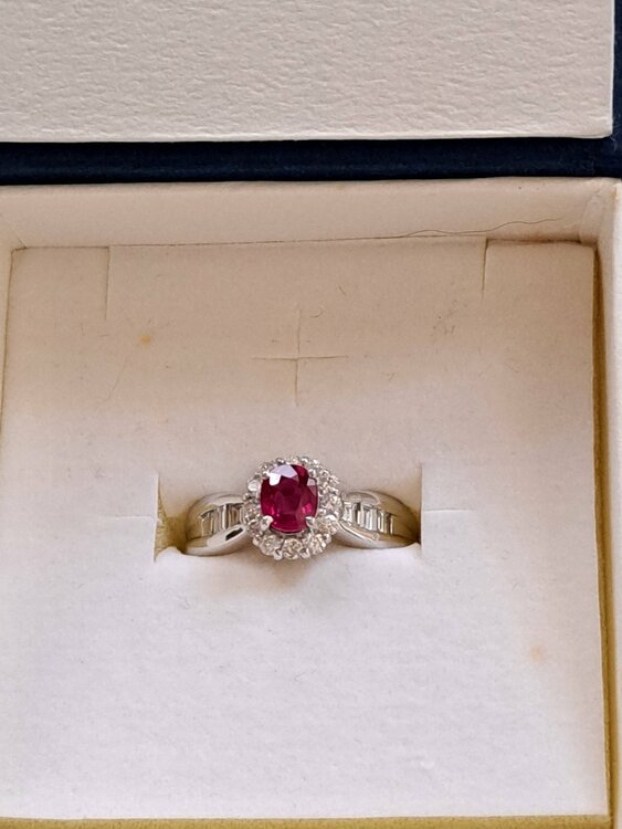 ルビーとダイヤが付いた重さは10グラムの指輪（金・貴金属）の商品画像 - 査定依頼日：2026年4月3日 - 最高査定価格：250,000円