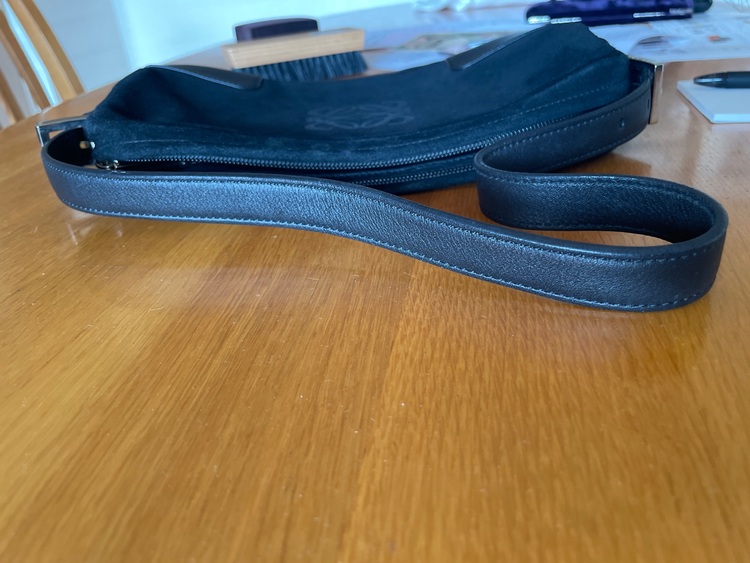 ロエベです。商品は写真のとおり（ブランドバッグ）の商品画像 - 査定依頼日：2025年9月10日 - 最高査定価格：20,000円