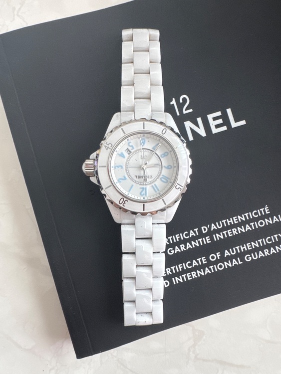 シャネル J12 （高級時計）の商品画像 - 査定依頼日：2025年9月30日 - 最高査定価格：300,000円