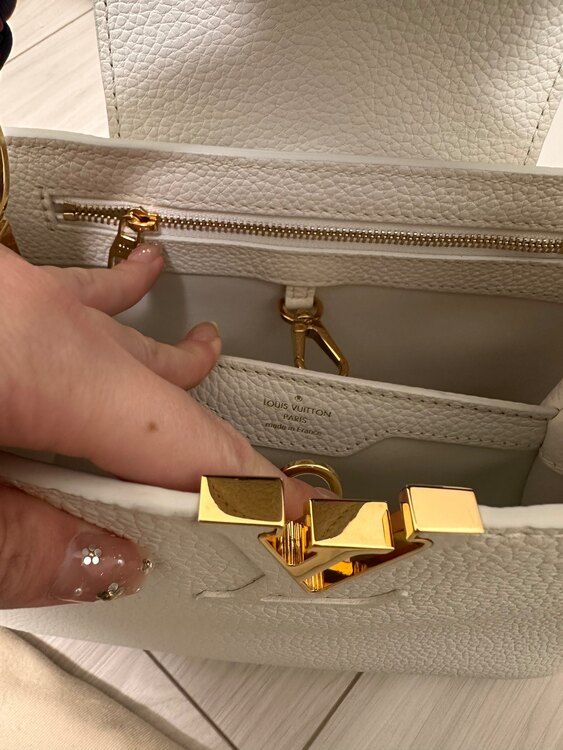 カプシーヌ（ブランドバッグ）の商品画像 - 査定依頼日：2025年5月4日 - 最高査定価格：300,000円