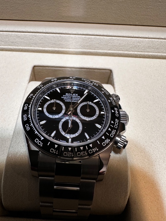 126500LN 黒文字盤（高級時計）の商品画像 - 査定依頼日：2025年12月24日 - 最高査定価格：4,850,000円