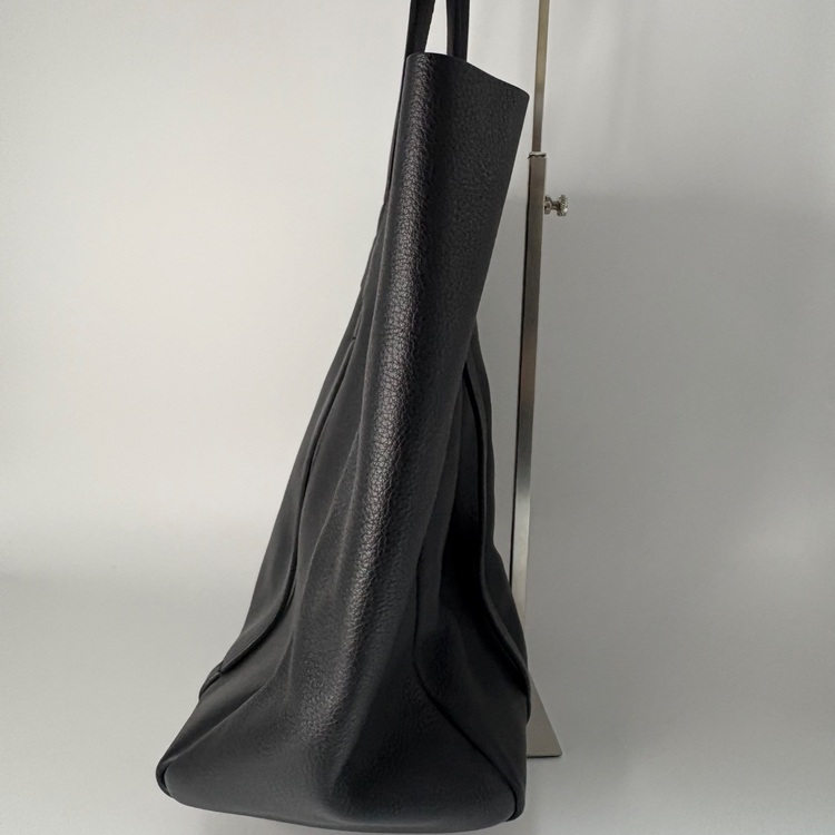 エブリデイトート　ポーチ付き（ブランドバッグ）の商品画像 - 査定依頼日：2025年8月7日 - 最高査定価格：40,000円