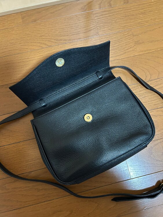 イブサンローラン  （ブランドバッグ）の商品画像 - 査定依頼日：2025年3月6日 - 最高査定価格：25,000円