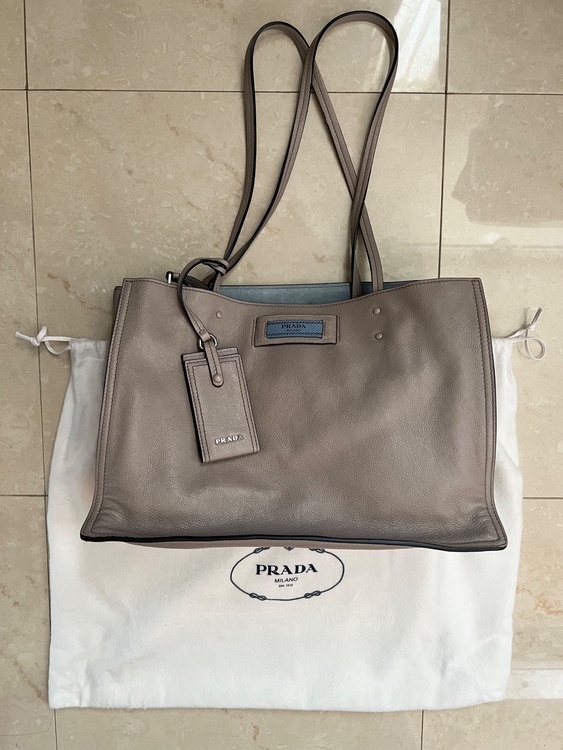 PRADA エティケット トートバッグ（ブランドバッグ）の商品画像 - 査定依頼日：2026年8月20日 - 最高査定価格：50,000円