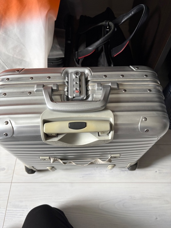 リモアキャリーケース（ブランドバッグ）の商品画像 - 査定依頼日：2026年2月17日 - 最高査定価格：25,000円