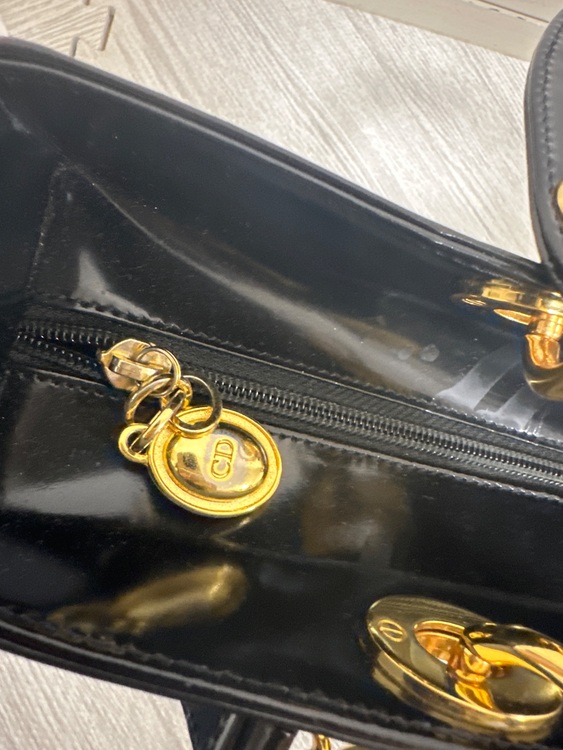 レディディオール　パテントレザー（ブランドバッグ）の商品画像 - 査定依頼日：2025年11月29日 - 最高査定価格：50,000円