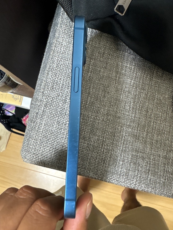 iPhone iPhone 13 128GB au（スマホ）の商品画像 - 査定依頼日：2026年8月26日 - 最高査定価格：29,000円