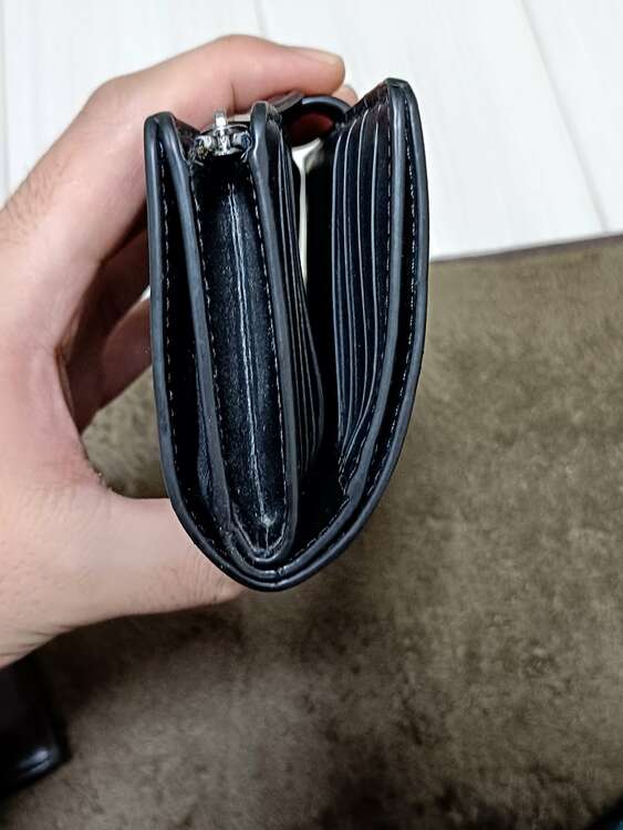 二つ折り財布（ブランド財布・小物）の商品画像 - 査定依頼日：2025年1月23日 - 最高査定価格：2,000円