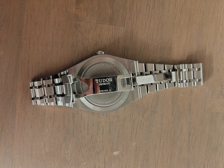 チューダー その他 ロイヤル 41mm（高級時計）の商品画像 - 査定依頼日：2026年1月26日 - 最高査定価格：320,000円