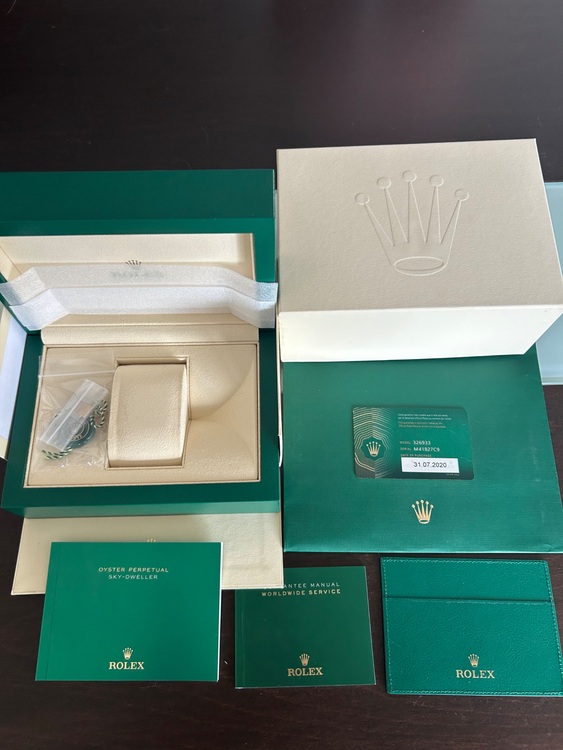ロレックス スカイドゥエラー 32693（高級時計）の商品画像 - 査定依頼日：2025年11月25日 - 最高査定価格：2,750,000円