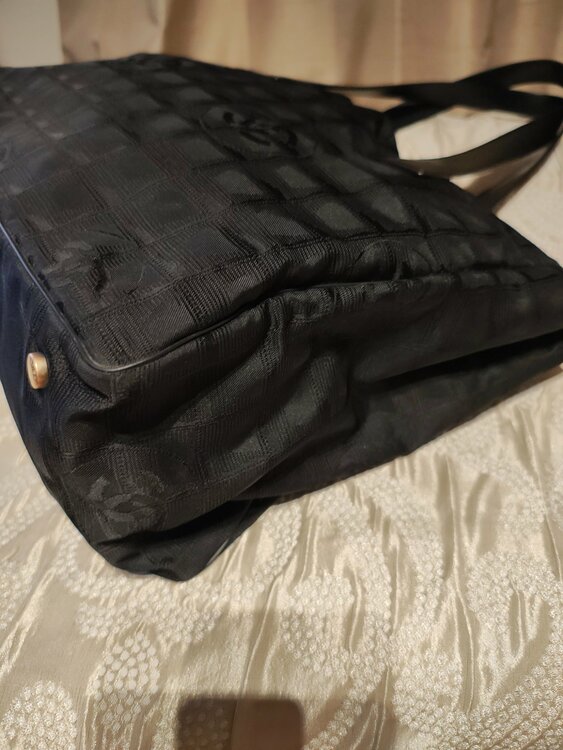 ニュートラベルライン トートMM ココマーク ショルダーバッグ（ブランドバッグ）の商品画像 - 査定依頼日：2026年5月3日 - 最高査定価格：30,000円