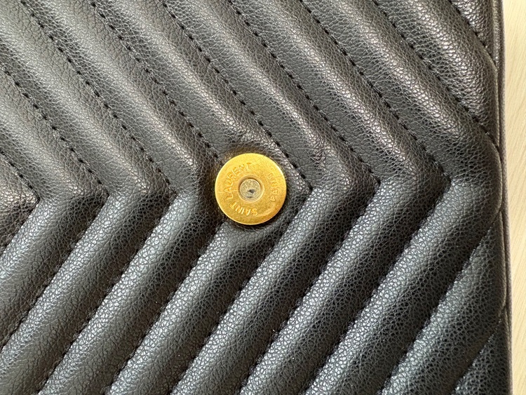 イブサンローラン  （ブランドバッグ）の商品画像 - 査定依頼日：2025年9月22日 - 最高査定価格：160,000円