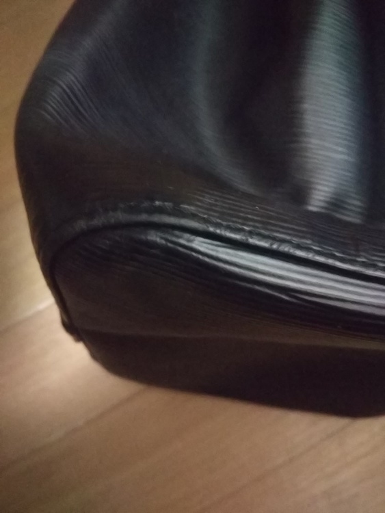 黒 バケツバック（ブランドバッグ）の商品画像 - 査定依頼日：2022年5月26日 - 最高査定価格：20,000円