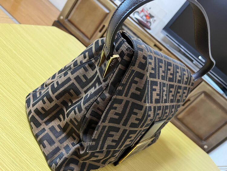 フェンディ  （ブランドバッグ）の商品画像 - 査定依頼日：2025年2月23日 - 最高査定価格：115,000円