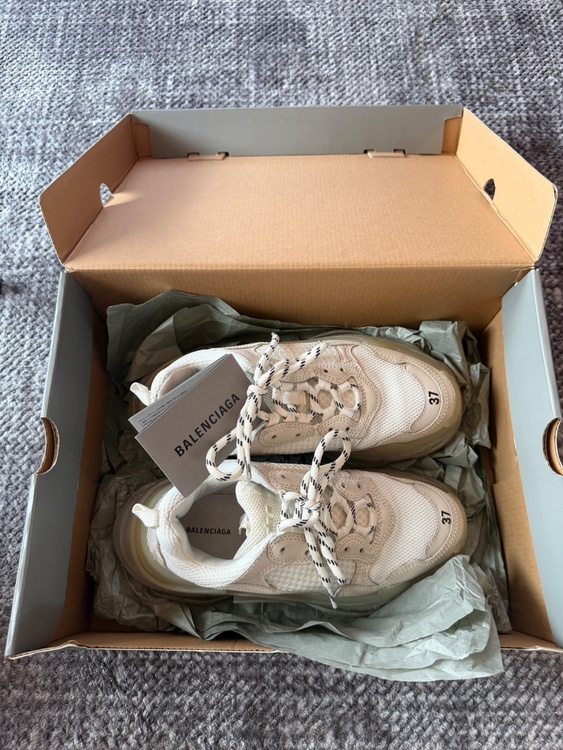BALENCIAGA トリプルS 544351 37サイズ クリアソール メッシュ ホワイト（古着・ファッション）の商品画像 - 査定依頼日：2026年9月18日 - 最高査定価格：7,000円