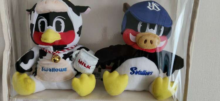 ヤクルトスワローズ つば九郎干支のぬいぐるみタグ付き8個とクッション1こ（その他のおもちゃ）の商品画像 - 査定依頼日：2025年2月9日 - 最高査定価格：8,000円