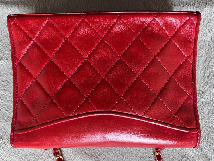 赤　チェーンショルダー（ブランドバッグ）の商品画像 - 査定依頼日：2026年2月15日 - 最高査定価格：105,000円