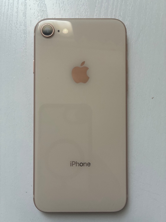 iPhone8 64GB docomo（スマホ）の商品画像 - 査定依頼日：2026年5月5日 - 最高査定価格：6,000円