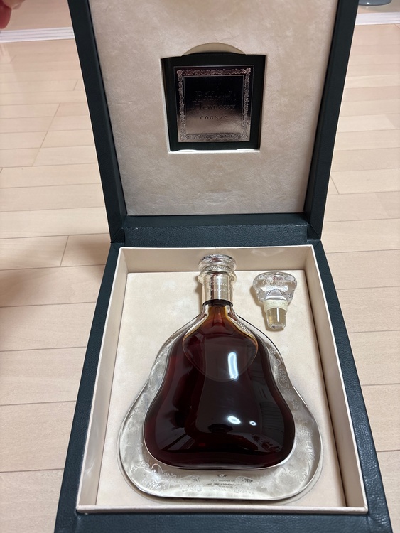 ヘネシーリシャール（お酒）の商品画像 - 査定依頼日：2025年12月10日 - 最高査定価格：180,000円