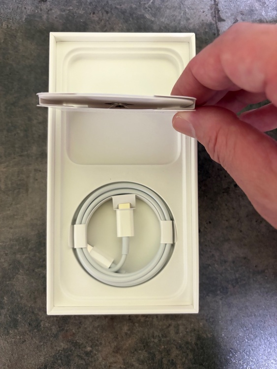 iPhone iPhone 13 512GB SIMフリー（スマホ）の商品画像 - 査定依頼日：2026年8月2日 - 最高査定価格：50,000円