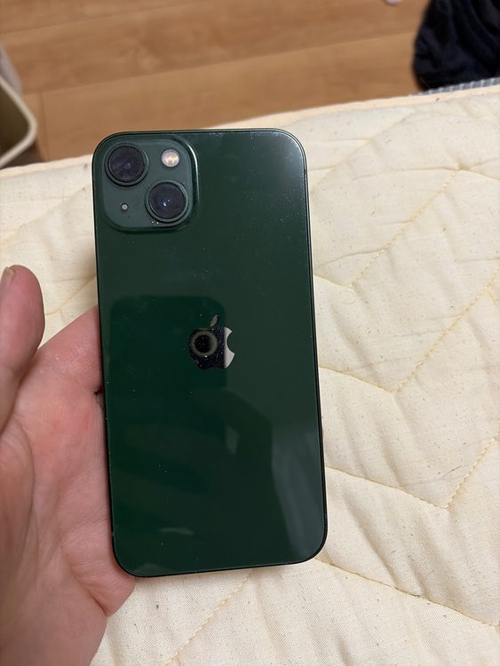 iPhone 13 256GB au（スマホ）の商品画像 - 査定依頼日：2026年2月24日 - 最高査定価格：32,000円