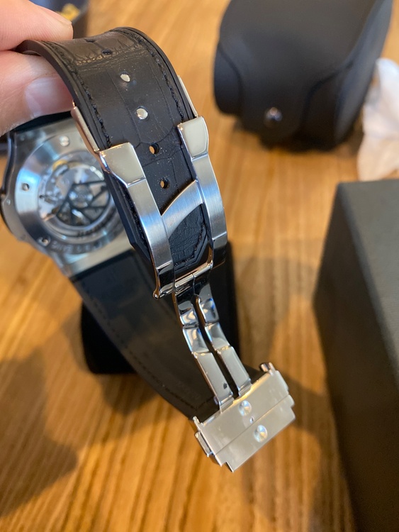 ウブロ ビックバン HBU410（高級時計）の商品画像 - 査定依頼日：2026年1月6日 - 最高査定価格：720,000円