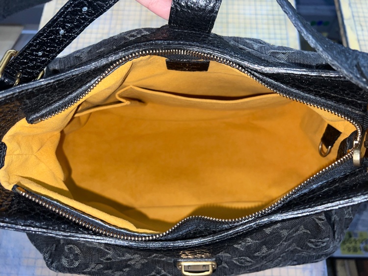 ショルダーバッグブラックデニム（ブランドバッグ）の商品画像 - 査定依頼日：2026年3月5日 - 最高査定価格：100,000円