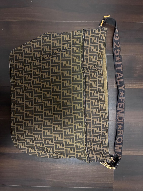 ショルダーバッグ（ブランドバッグ）の商品画像 - 査定依頼日：2025年11月19日 - 最高査定価格：20,000円