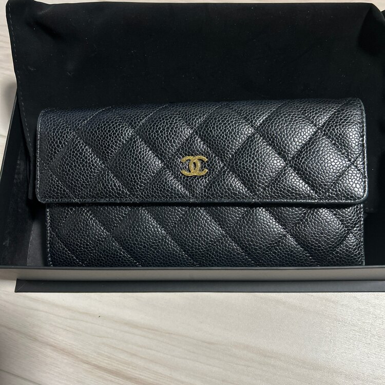 キャビアスキンマトラッセ（ブランド財布・小物）の商品画像 - 査定依頼日：2025年2月4日 - 最高査定価格：30,000円