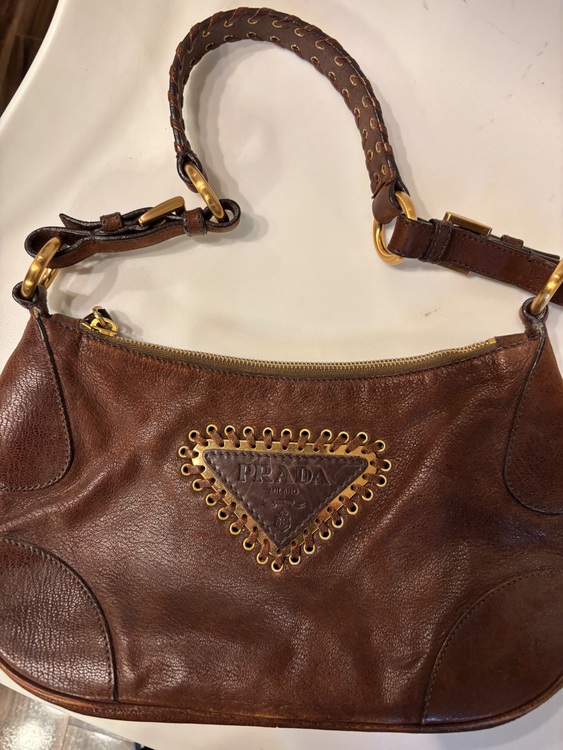 プラダ トライアングルロゴ バッグ ブラウン（ブランドバッグ）の商品画像 - 査定依頼日：2025年7月22日 - 最高査定価格：35,000円