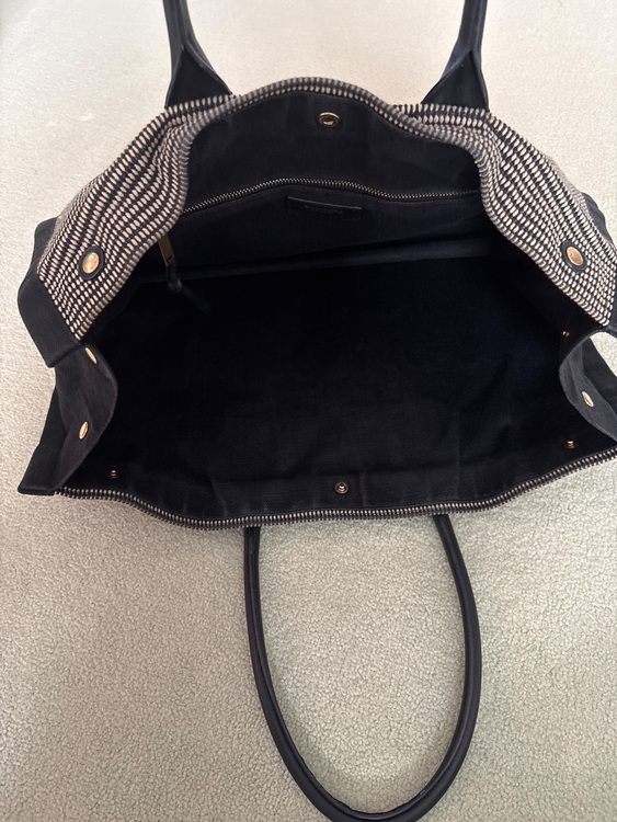 イブサンローラン  （ブランドバッグ）の商品画像 - 査定依頼日：2025年9月17日 - 最高査定価格：80,000円