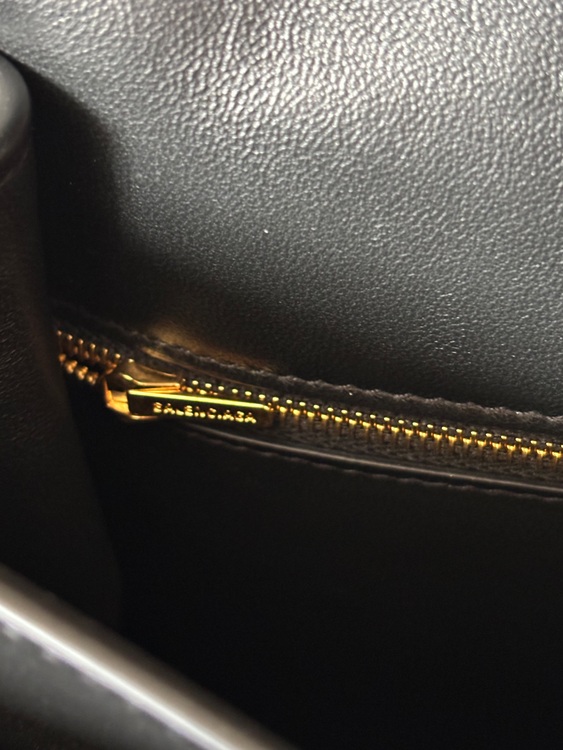 バレンシアガ  （ブランドバッグ）の商品画像 - 査定依頼日：2025年6月21日 - 最高査定価格：200,000円