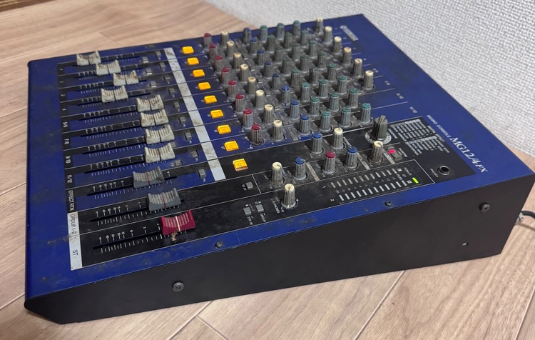 YAMAHA MG12/4FX アナログミキサー 電源アダプター付属（CD・DVD）の商品画像 - 査定依頼日：2026年2月25日 - 最高査定価格：3,000円