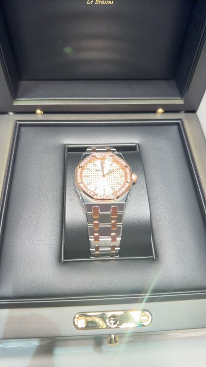 オーデマピゲ ロイヤルオーク （高級時計）の商品画像 - 査定依頼日：2025年3月28日 - 最高査定価格：3,400,000円