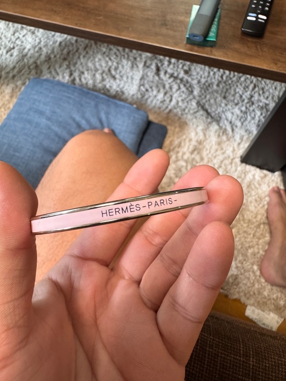 HERMES ユニ　バングル　ピンク　ステンレス（金・貴金属）の商品画像 - 査定依頼日：2025年6月8日 - 最高査定価格：25,000円