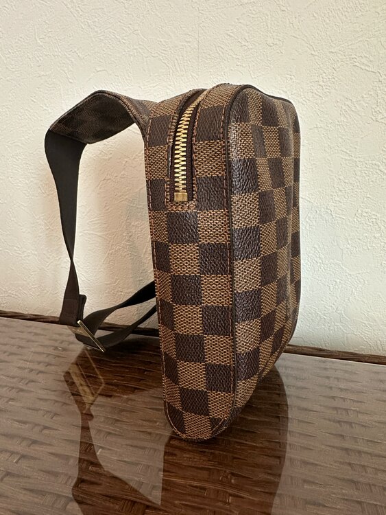 ルイ ヴィトン ジェロニモス ダミエ エベヌ N51994 ボディバッグ（ブランドバッグ）の商品画像 - 査定依頼日：2025年5月2日 - 最高査定価格：60,000円