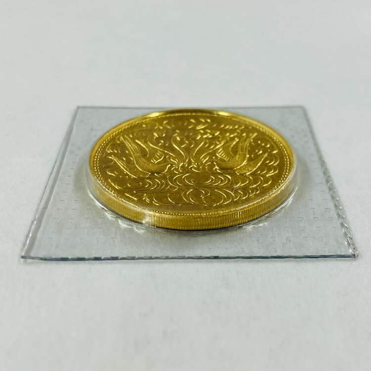 昭和天皇 天皇陛下御在位60年記念 10万円金貨（金・貴金属）の商品画像 - 査定依頼日：2026年2月6日 - 最高査定価格：490,000円