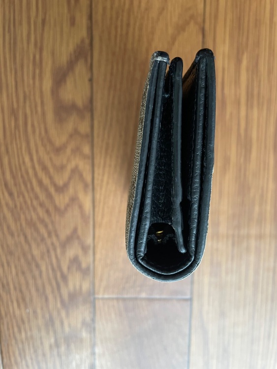 グッチ  GGマーモント 二つ折り財布 ミニ レザー PVC ブラック（ブランドバッグ）の商品画像 - 査定依頼日：2025年7月18日 - 最高査定価格：43,000円