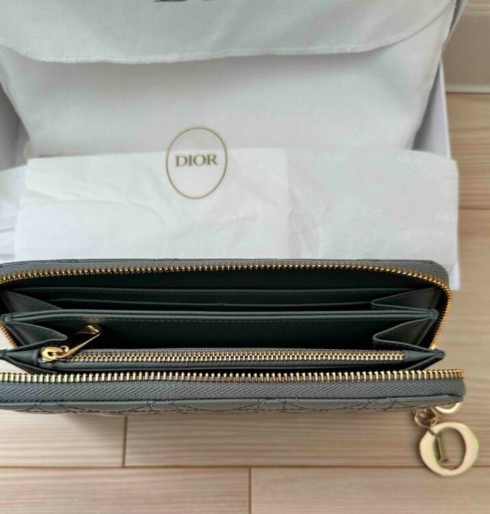 パテント カーフスキン長財布（ブランド財布・小物）の商品画像 - 査定依頼日：2025年1月31日 - 最高査定価格：30,000円