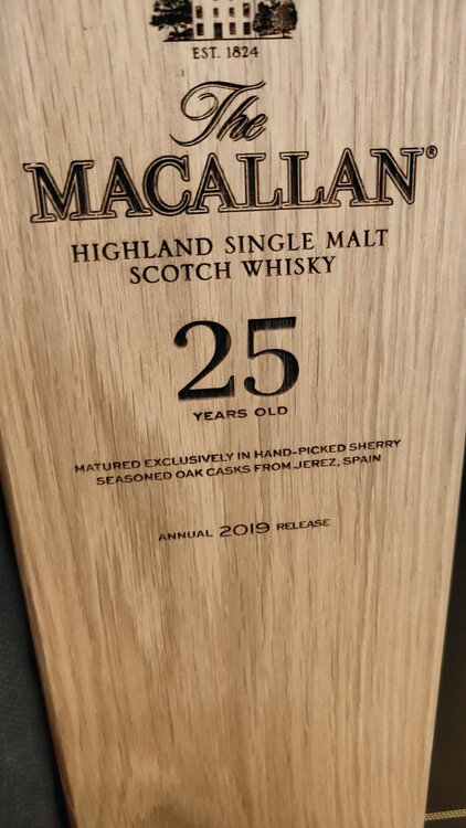 マッカラン25年2019瓶詰め（お酒）の商品画像 - 査定依頼日：2026年5月23日 - 最高査定価格：180,000円