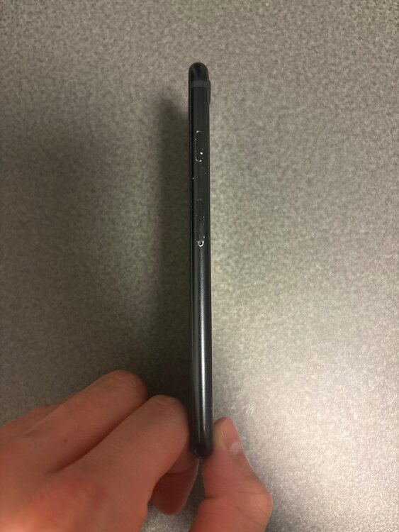 アイフォンse第3世代（スマホ）の商品画像 - 査定依頼日：2025年4月14日 - 最高査定価格：21,000円