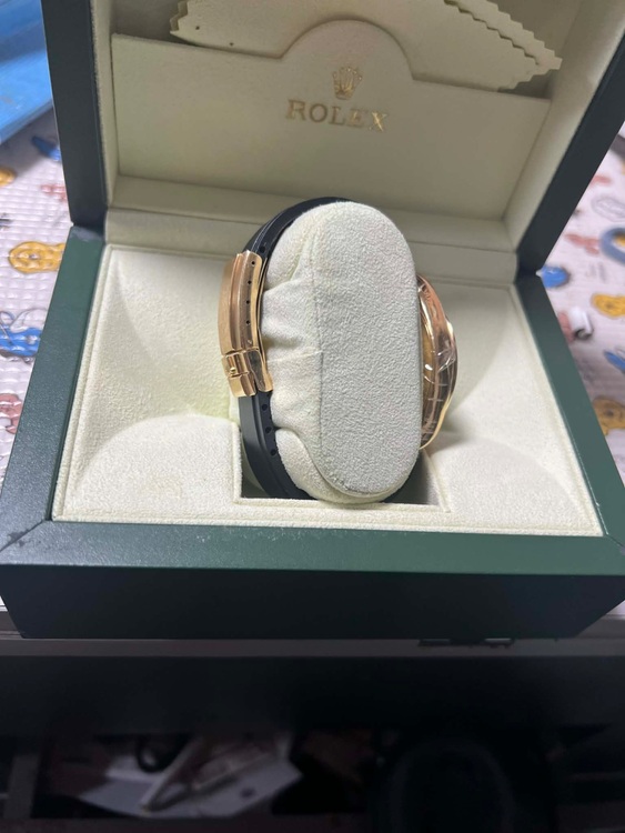 ロレックス コスモグラフ デイトナ オイスターパーペチュアル ウォッチ 18Kイ（高級時計）の商品画像 - 査定依頼日：2025年12月2日 - 最高査定価格：3,500,000円