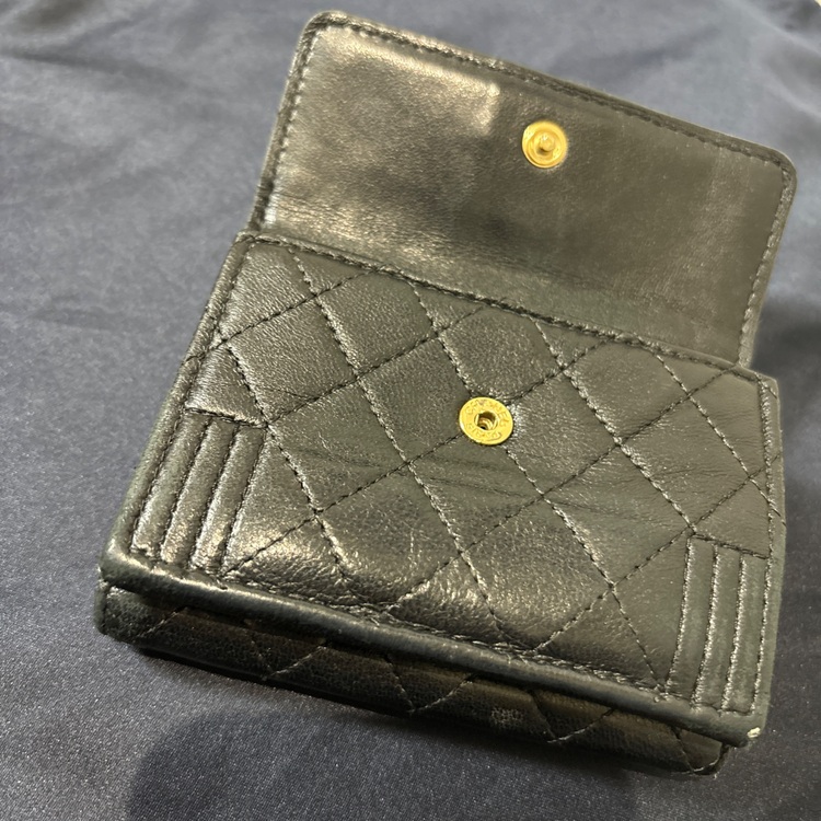 ボーイシャネル マトラッセ ココマーク スモールフラップ コンパクトウォレット（古着・ファッション）の商品画像 - 査定依頼日：2025年11月14日 - 最高査定価格：40,000円