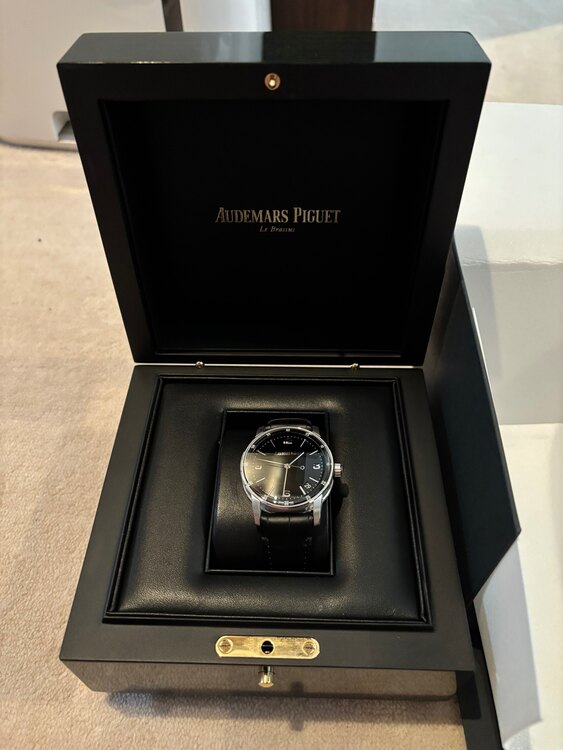 オーデマピゲ その他 code11.5（高級時計）の商品画像 - 査定依頼日：2025年5月6日 - 最高査定価格：2,000,000円