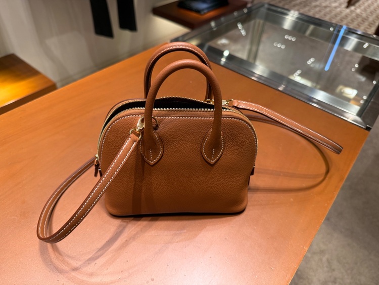 ボリード　ミニ　ゴールド（ブランドバッグ）の商品画像 - 査定依頼日：2025年11月19日 - 最高査定価格：1,100,000円