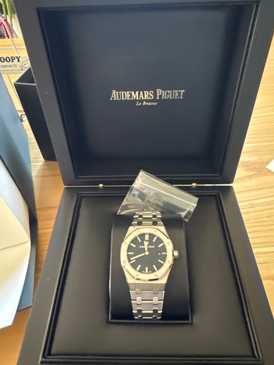 オーデマピゲ ロイヤルオーク 67650ST.OO.1261ST.0（高級時計）の商品画像 - 査定依頼日：2025年10月29日 - 最高査定価格：3,200,000円