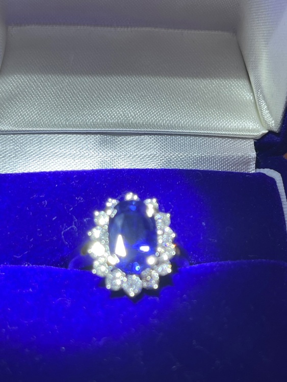 3.638 Ctサファイアダイヤモンドリング（宝石）の商品画像 - 査定依頼日：2025年9月28日 - 最高査定価格：450,000円