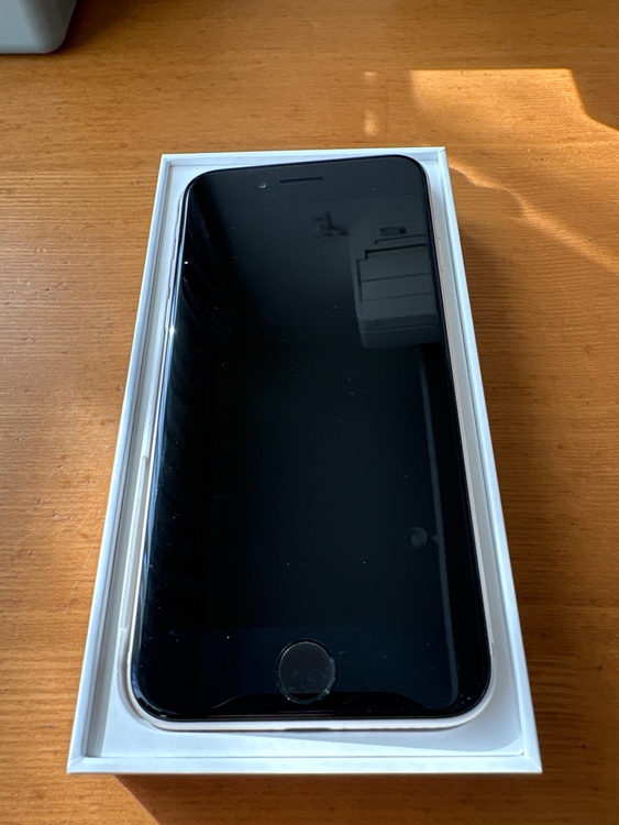 iPhonese3（スマホ）の商品画像 - 査定依頼日：2026年2月13日 - 最高査定価格：20,000円