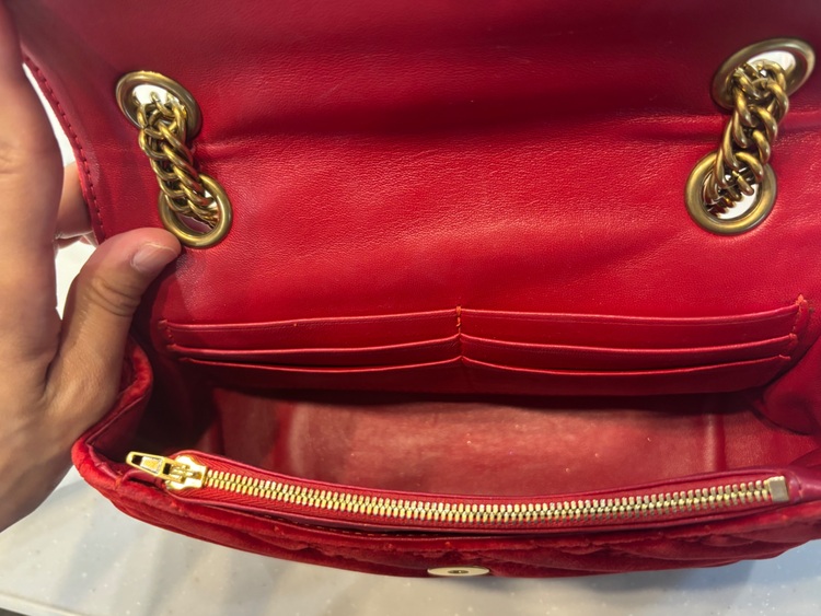 ベロアチェーンショルダーバッグ（ブランドバッグ）の商品画像 - 査定依頼日：2025年9月10日 - 最高査定価格：40,000円