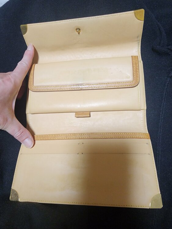 Louis Vuitton マルチカラーモノグラム 長財布（ブランド財布・小物）の商品画像 - 査定依頼日：2026年1月21日 - 最高査定価格：10,000円